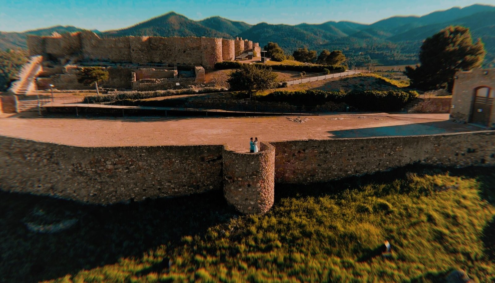 Carmina and Roberto at the Castle of the 300 Towers, Onda